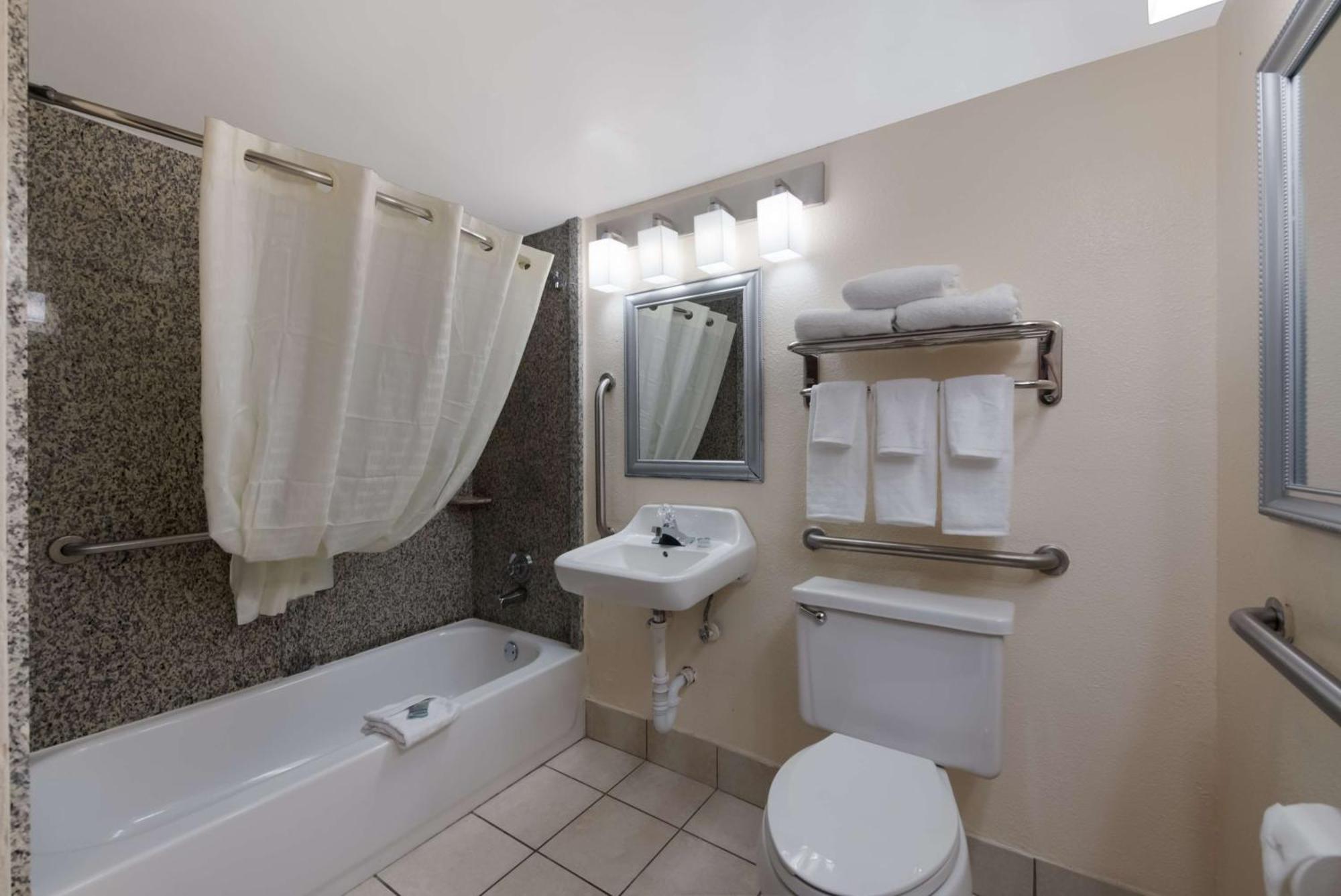 Best Western Hampton Coliseum Inn Εξωτερικό φωτογραφία