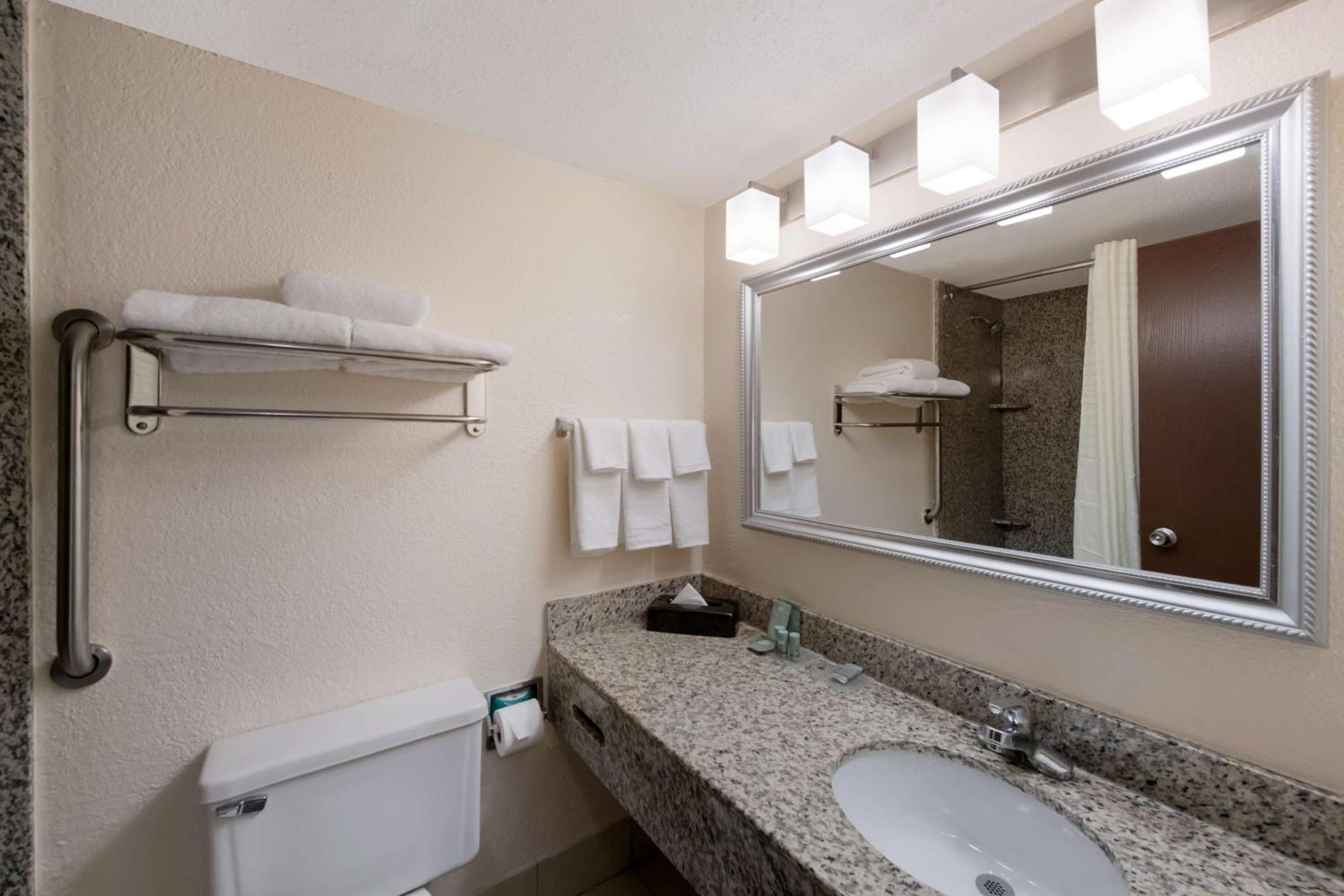 Best Western Hampton Coliseum Inn Εξωτερικό φωτογραφία